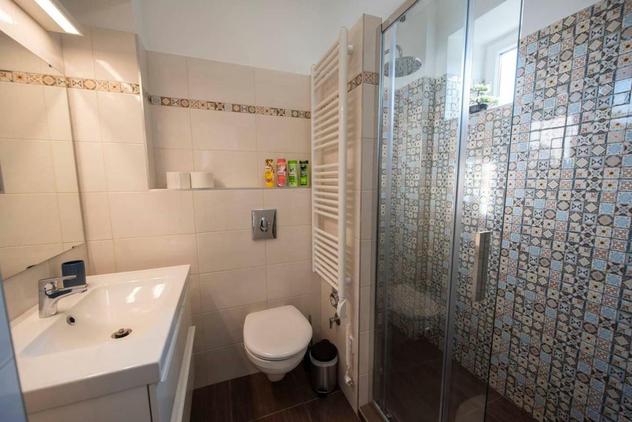 Viola Family Apartman Free Parking Pécs Kültér fotó