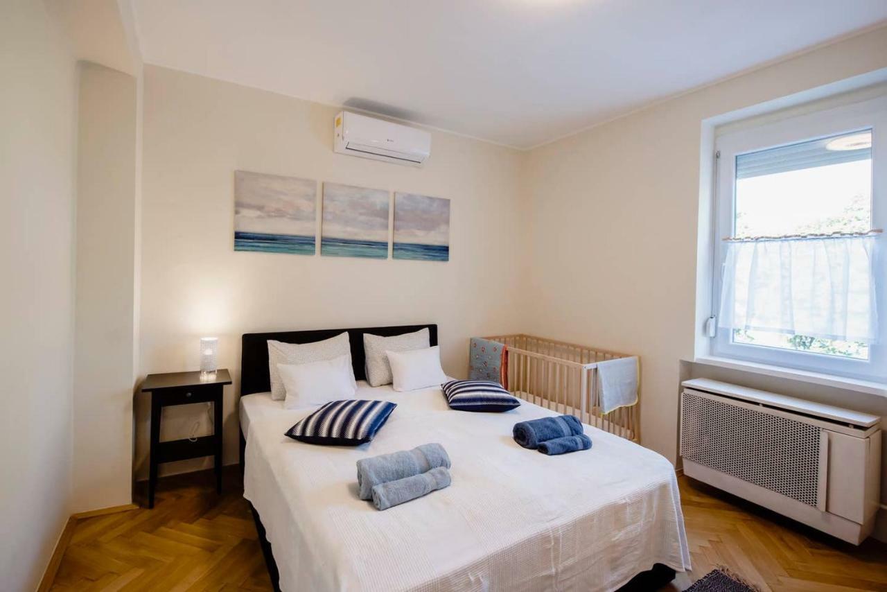 Viola Family Apartman Free Parking Pécs Kültér fotó