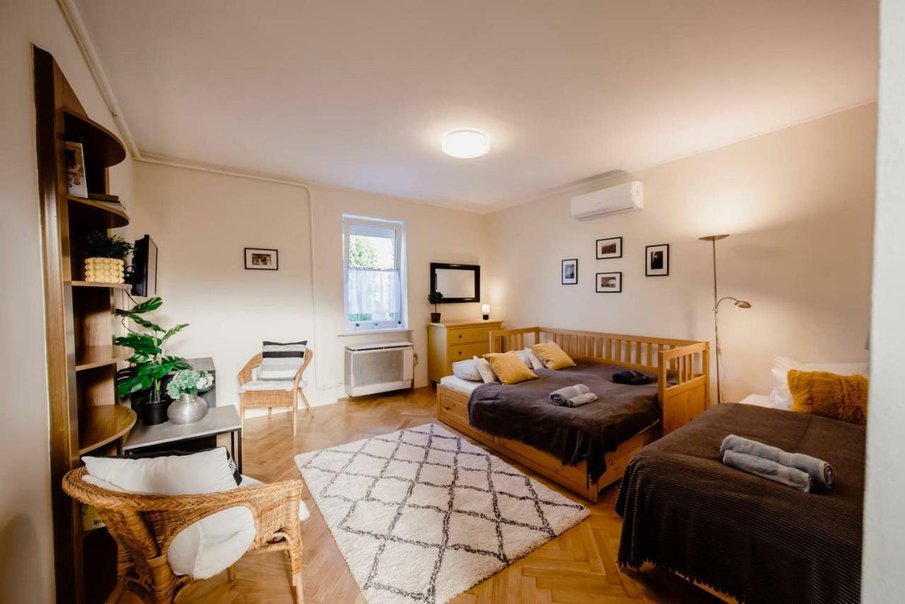 Viola Family Apartman Free Parking Pécs Kültér fotó