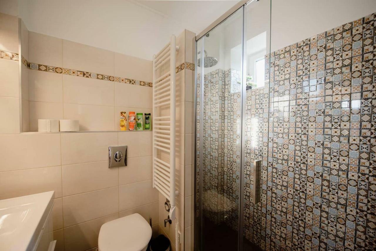 Viola Family Apartman Free Parking Pécs Kültér fotó
