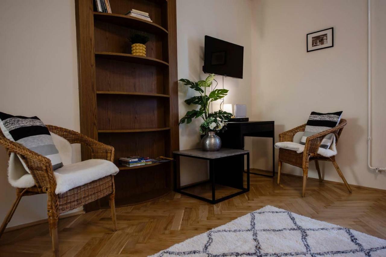 Viola Family Apartman Free Parking Pécs Kültér fotó