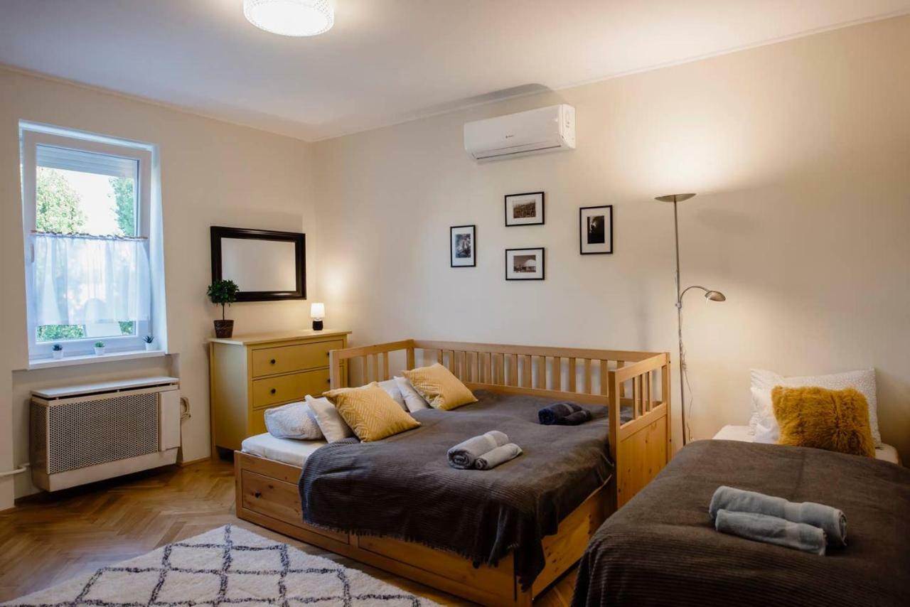 Viola Family Apartman Free Parking Pécs Kültér fotó